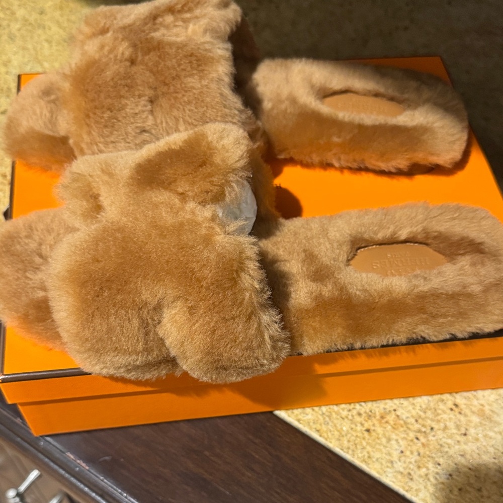 Brown Fuzzy hermes oran Slippers - Picture 5 of 5